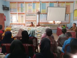 Pemerintah Desa Batu Menyan Kecamatan Teluk Pandan Bagikan Bantuan Beras kepada 315 KPM